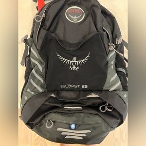 Used Osprey Escapist 25 Backpack or Daypack with New 2.5L water reservoir